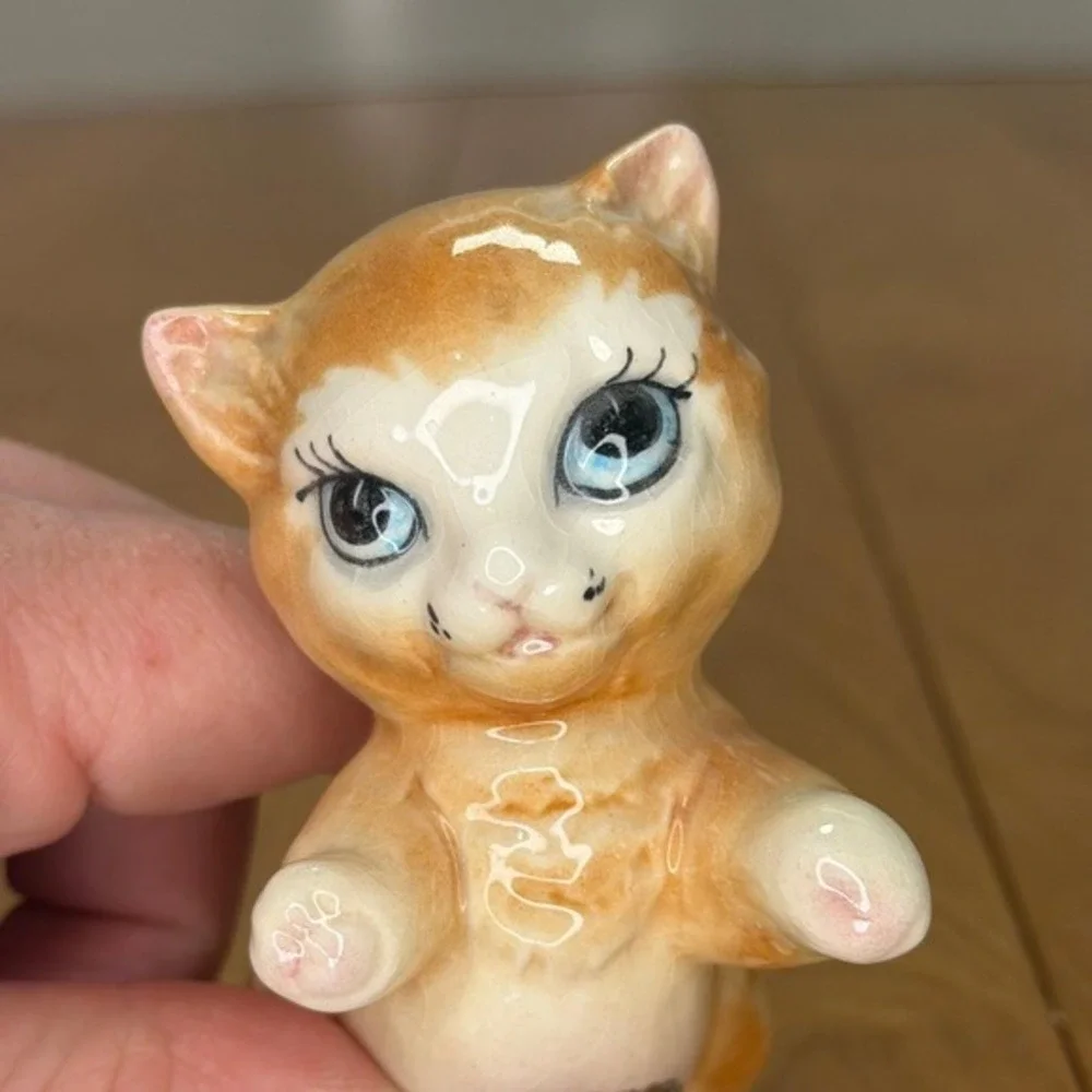 Vintage Ceramic Kitten Figurine – Orange Tabby Big Blue Eyes & Raised Paws 3.75